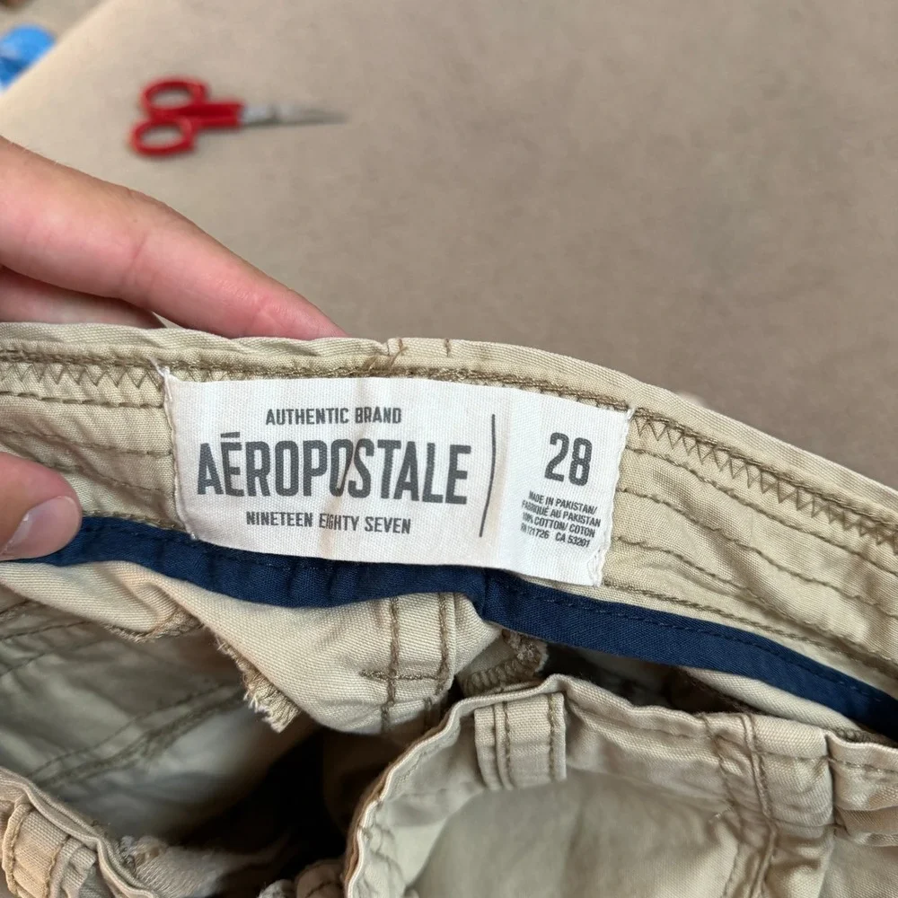 Vintage 2000s Aeropostale Khaki Cargo Shorts Floral Blue Size 28